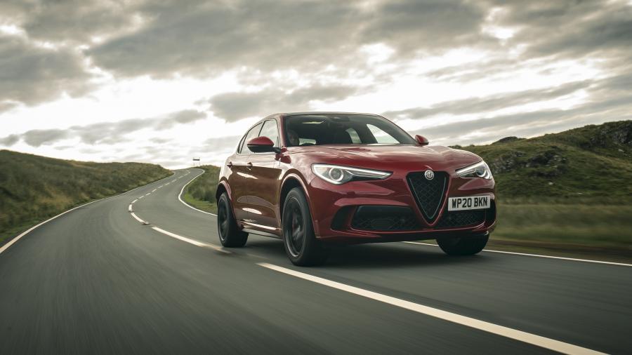  Alfa Romeo Stelvio Quadrifoglio (949) 2020 года  (UK) (фото 1 из 37)